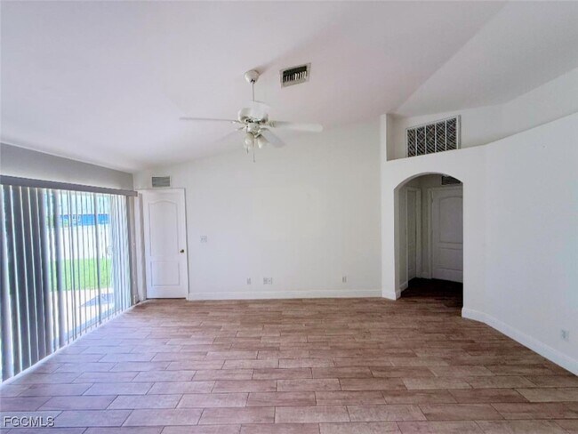 Building Photo - 1409 NE 10th Terrace