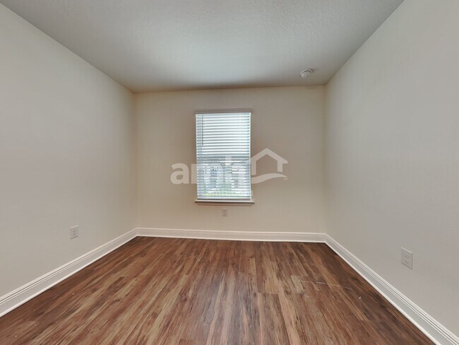 Building Photo - 27341 St Andrews Ave