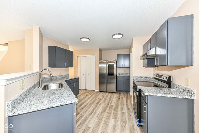 Building Photo - 1155 Redwood Dr