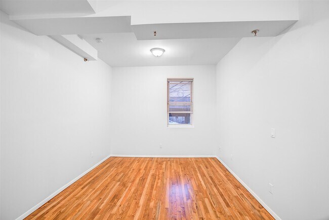 Building Photo - 132 Jefferson St