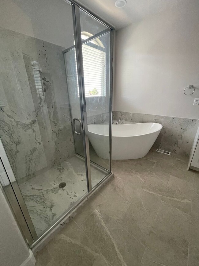 Building Photo - Italian Villages | 3-Bedroom Townhome