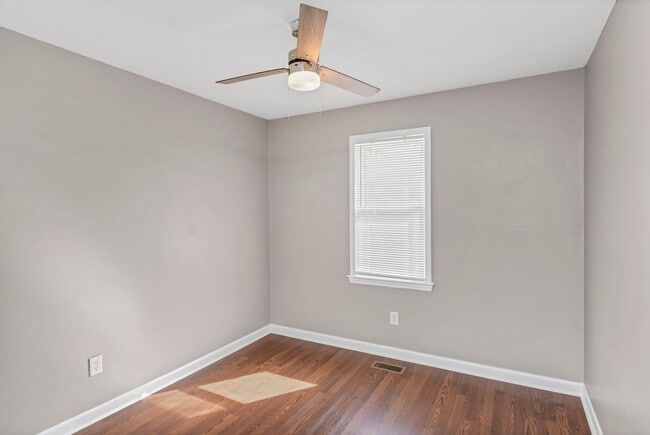 Building Photo - Beautifully Renovated 3-Bedroom Home in Co...