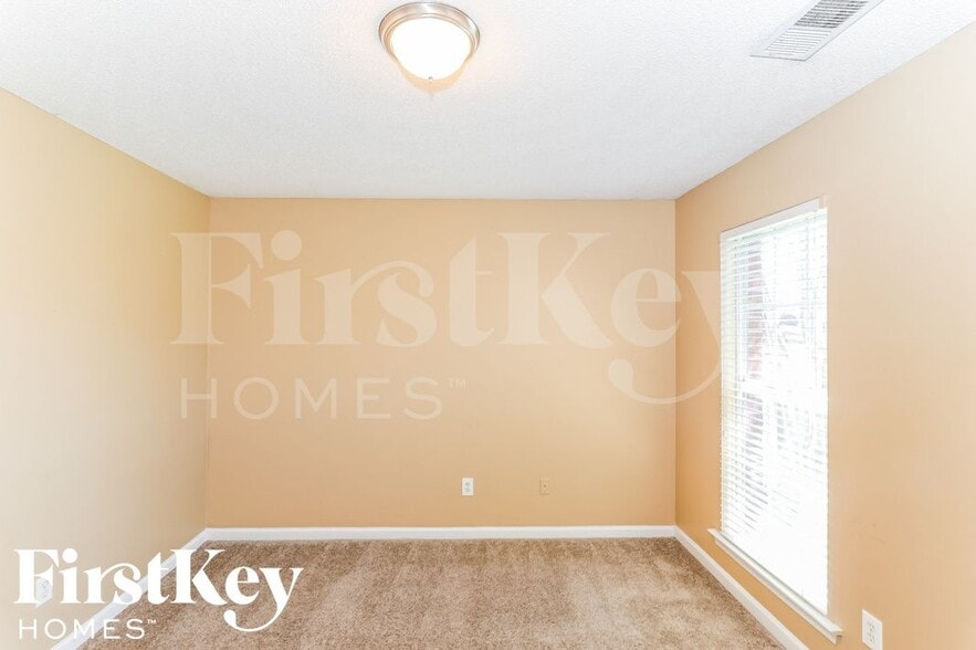 Building Photo - 9920 Calderdale Dr