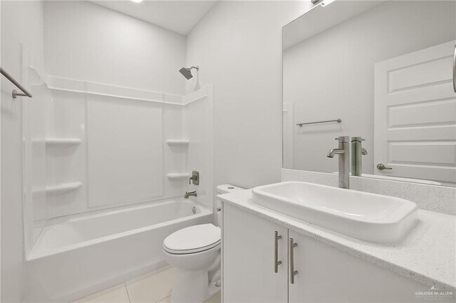 Building Photo - 15 Larkspur Ave