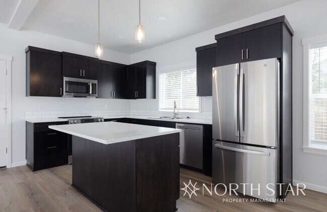 Building Photo - New, Bright & Spacious 3 bed/2.5 bath w/ Garage