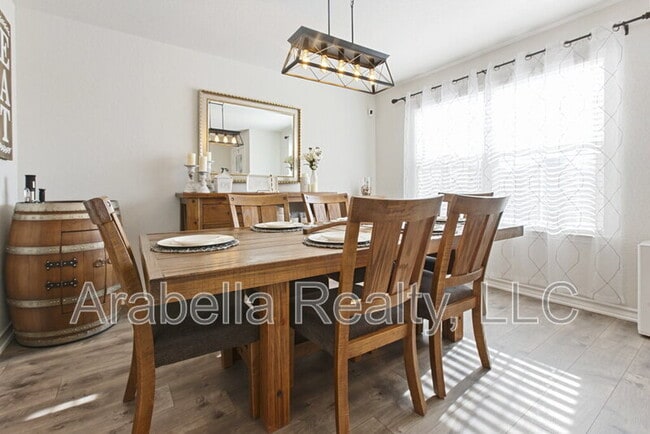 Building Photo - 955 Brown Thrasher