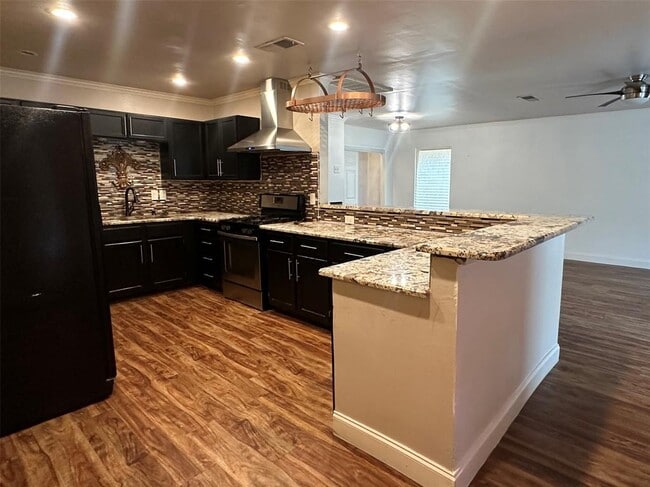 Building Photo - 6004 Palm Cir