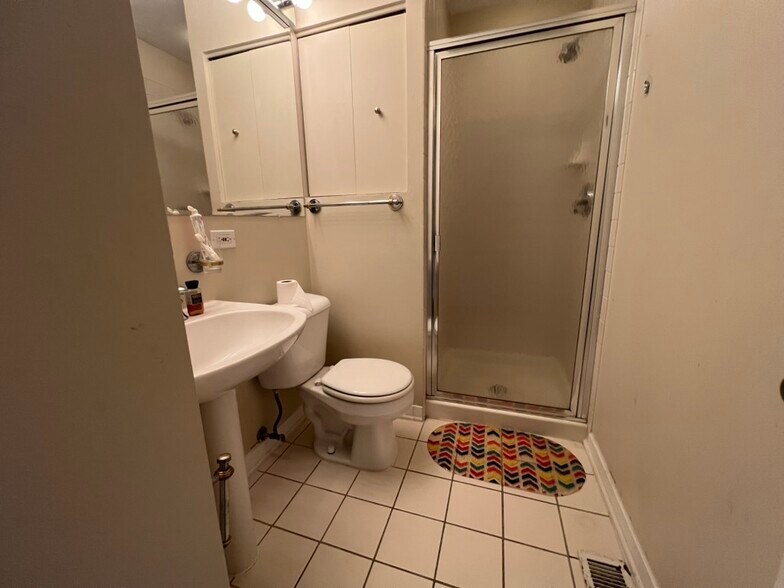 Building Photo - 556 E 32nd St