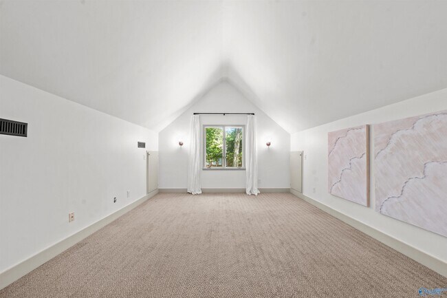 Building Photo - 7705 Foxfire Dr SE