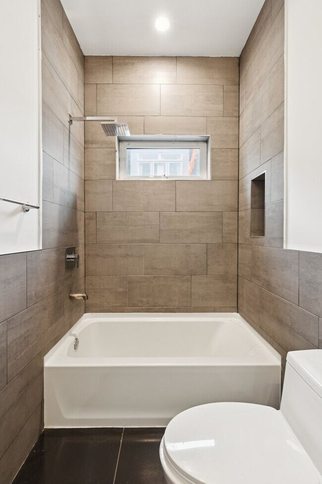 Building Photo - 2028 E Fletcher St