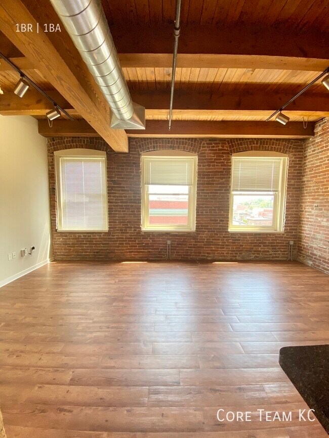 Building Photo - 204 Walnut St