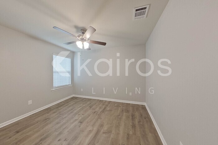 Building Photo - 410 Mango Dr