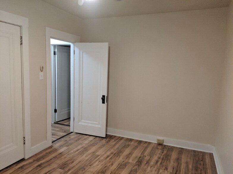 Building Photo - 3606 Pary Ave