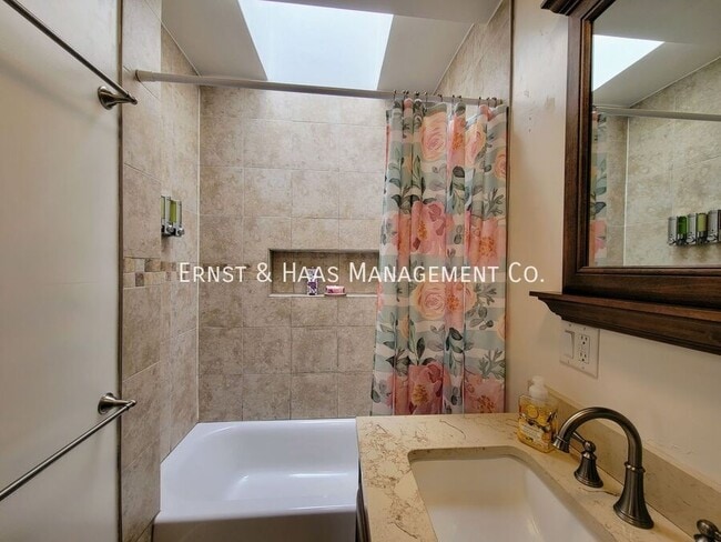 Building Photo - 1911 Cedar Ave