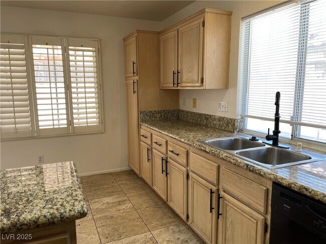 Building Photo - 4364 Mesa Hill Dr