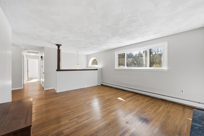 Building Photo - 43 Little John Dr