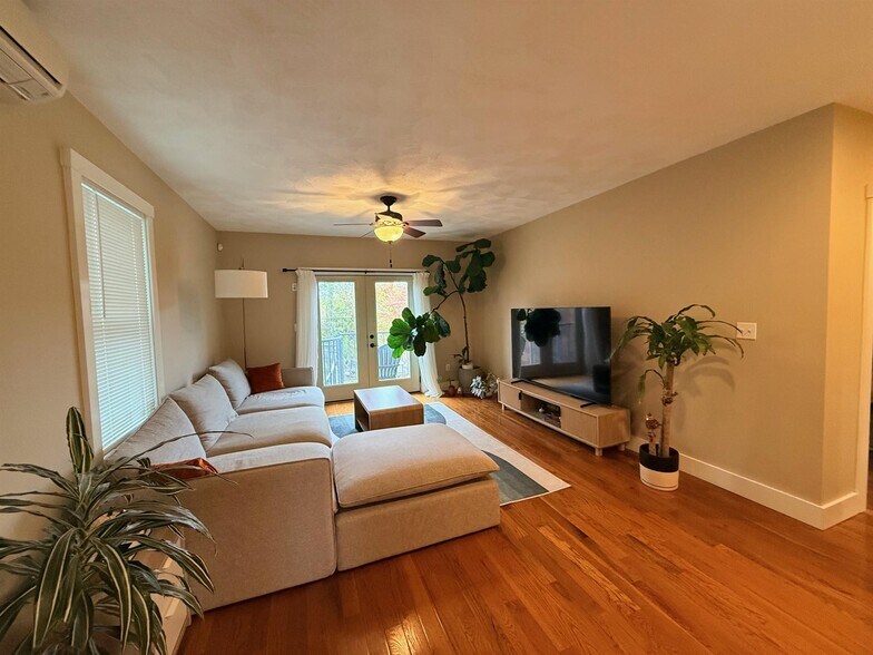 Building Photo - 119 Central St