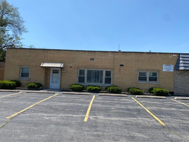 Primary Photo - 8501 W 79th St