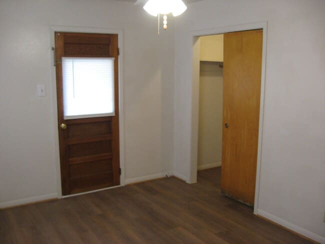 Building Photo - 1213 Park St