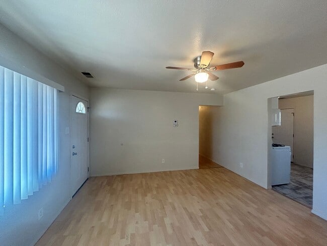 Building Photo - 3BD/1BA Home with Newly Remodeled Kitchen