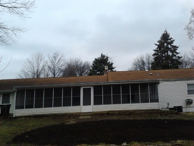 Building Photo - 6 Hazelwood Ln