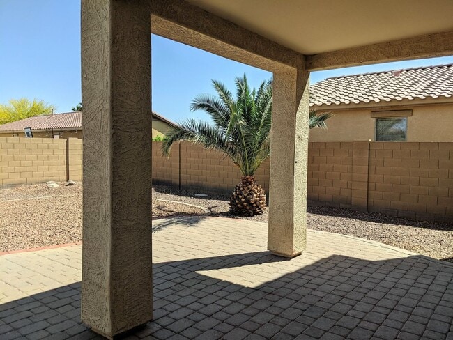Building Photo - 4 Bedroom Home Near W Southern Ave and S 7...