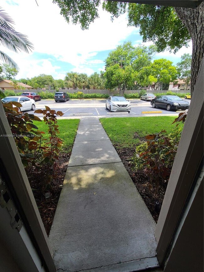 Building Photo - 9851 Nob Hill Ct