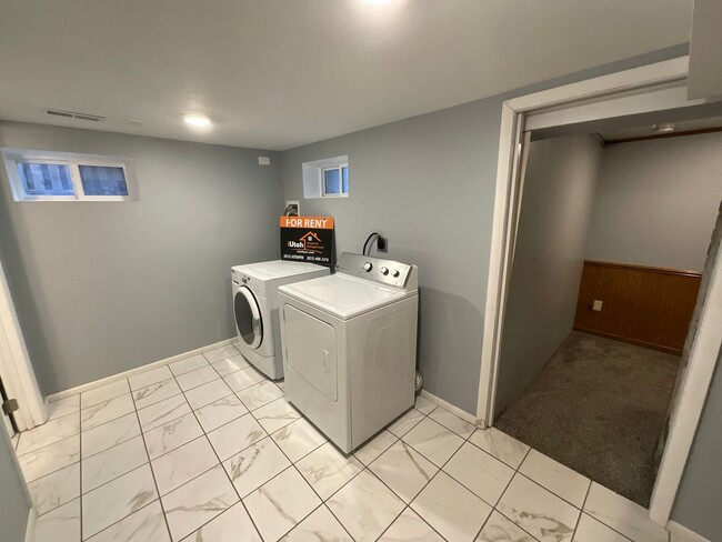 Building Photo - 2135