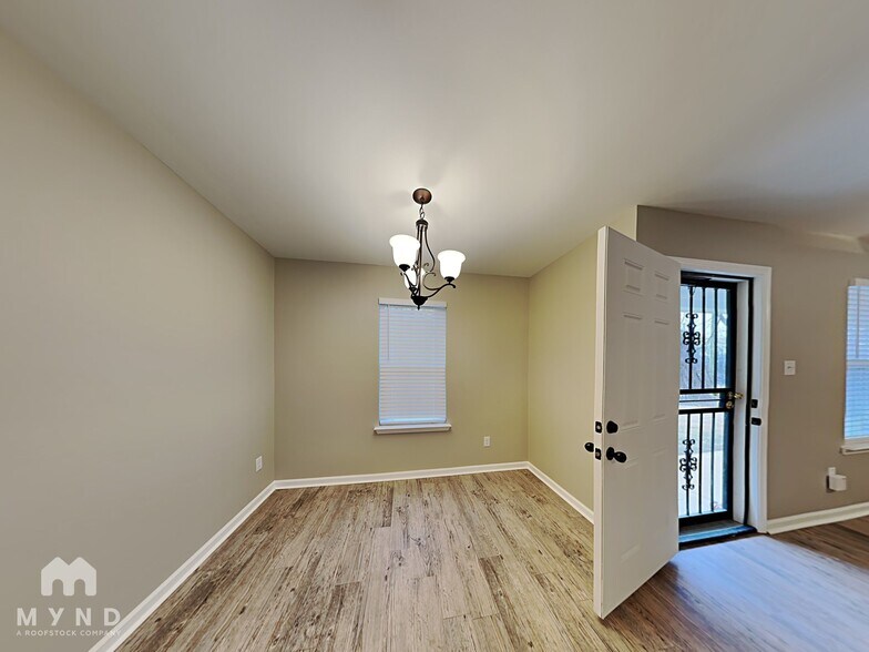 Building Photo - 3385 Reynard Rd