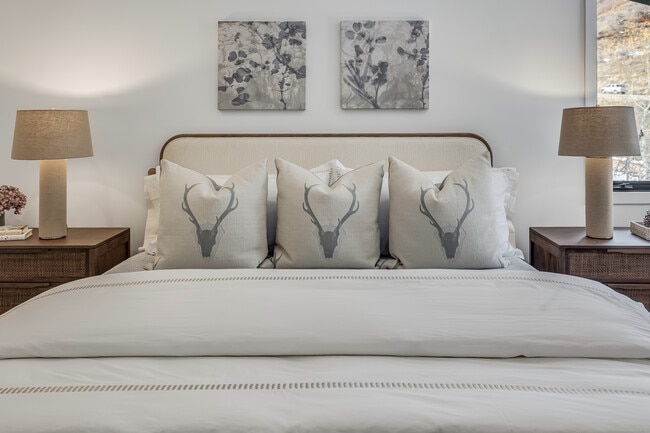 Building Photo - 135 Carriage Way