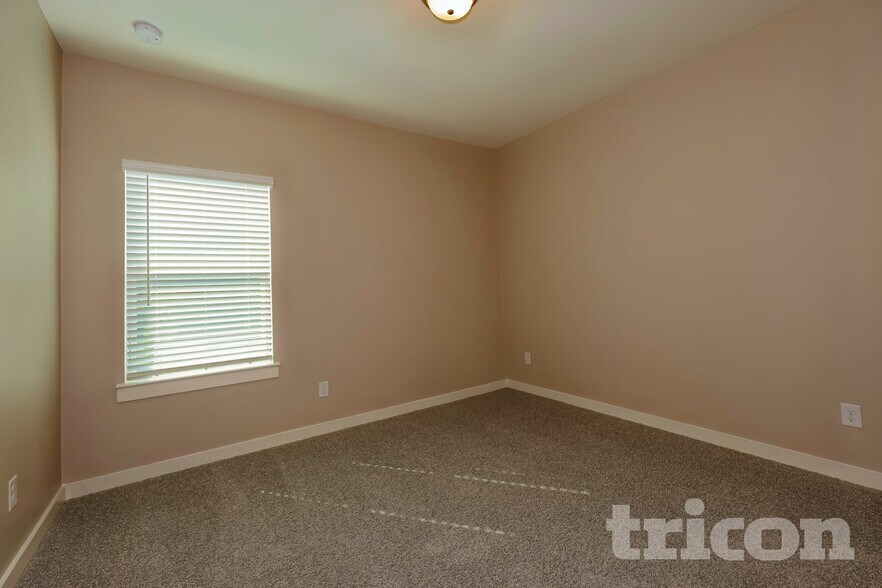 Building Photo - 3020 Whitetail Ln