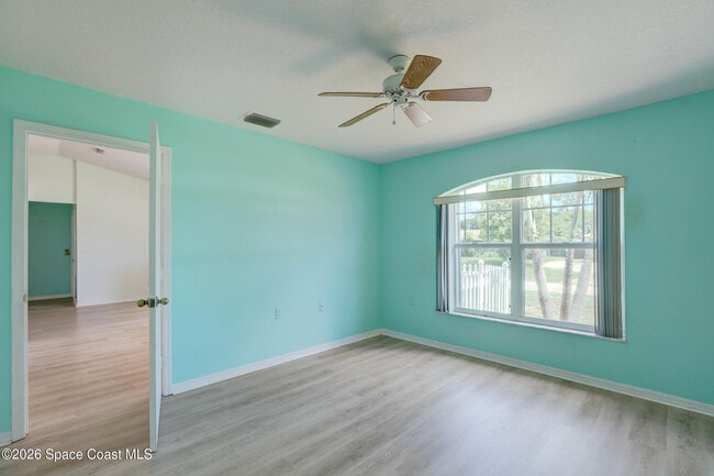 Building Photo - 243 Dickens Ave