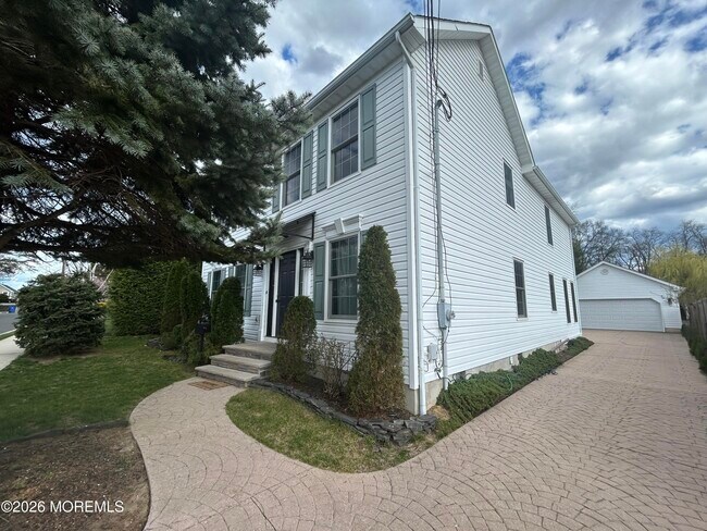 Building Photo - 82 3rd St