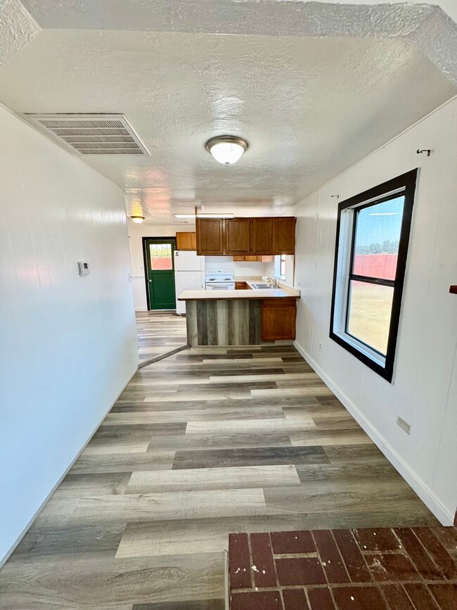 Building Photo - Great Rate! Charming Country Retreat Surro...