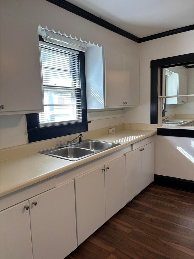 Building Photo - 107 Orange St