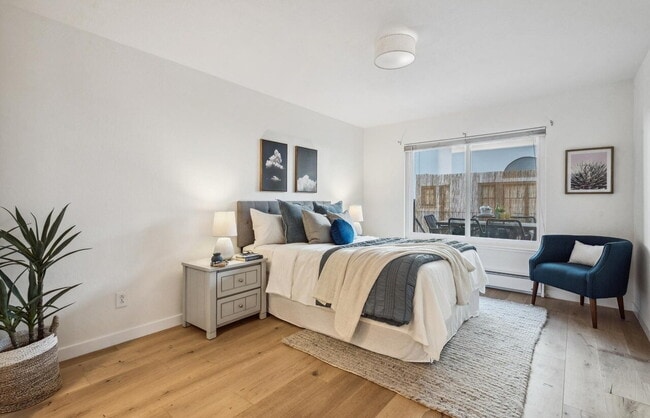 Building Photo - "Chic 1-Bed Oasis with Hardwood & Marble F...
