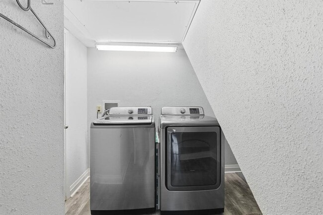 Building Photo - 112 World of Tennis Sq