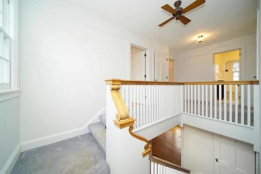 Building Photo - 8 E College St