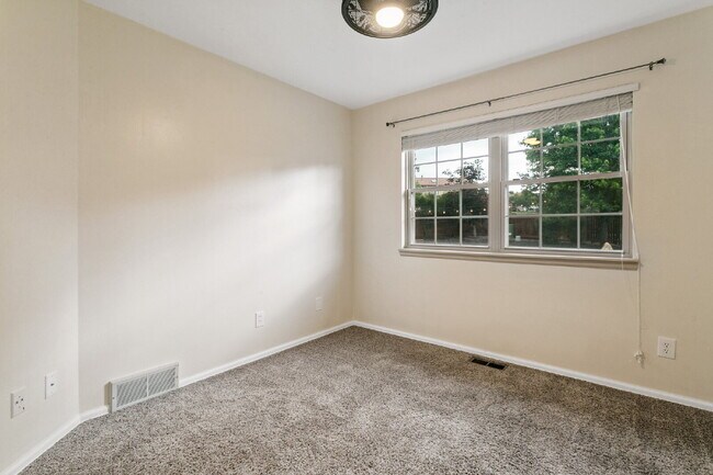 Building Photo - 3-Bed Ranch Retreat in Briargate Just 15 M...