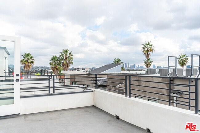 Building Photo - 525 Normandie Ave