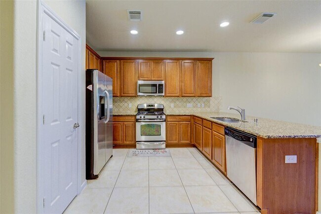 Building Photo - 10 Pine Needle Pl