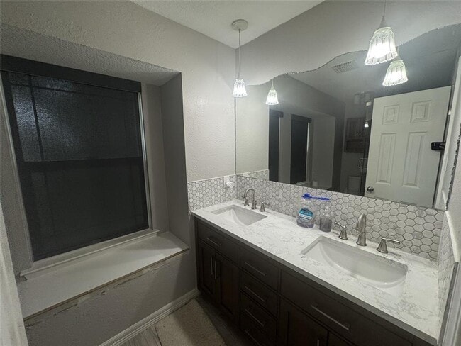 Building Photo - 5814 Shreveport Dr