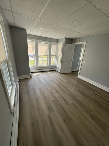 Building Photo - 168 Elm St