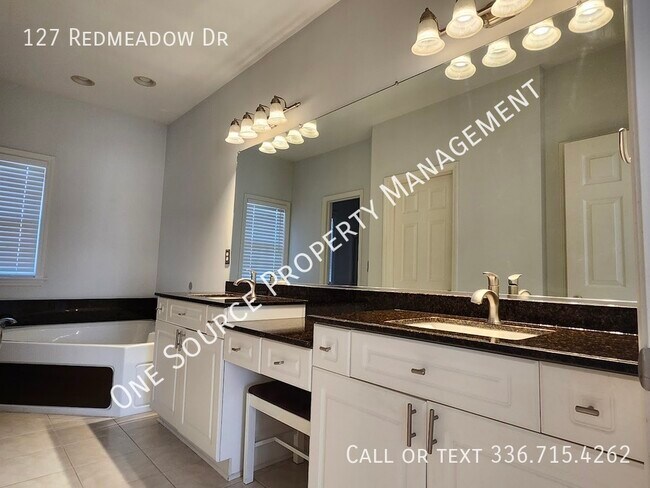 Building Photo - 127 Redmeadow Dr