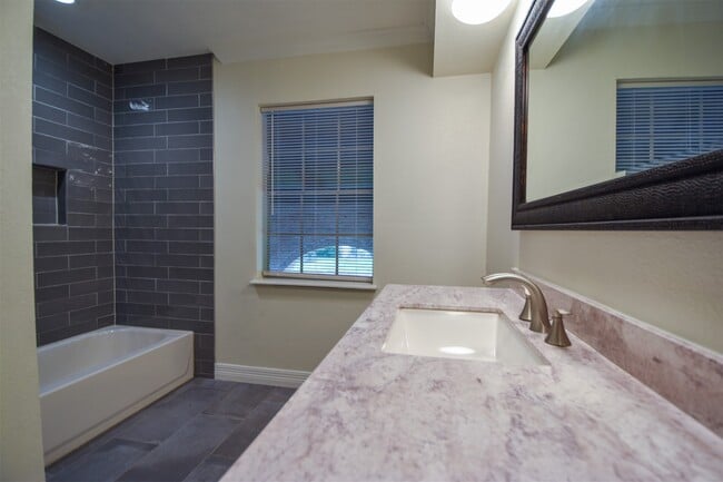 Building Photo - 18603 Point Lookout Dr