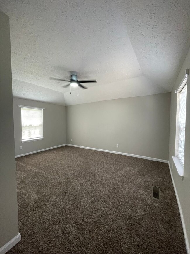 Building Photo - 905 North-5T