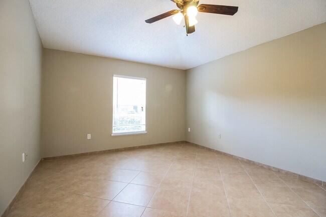 Building Photo - 272 Regal Downs Cir