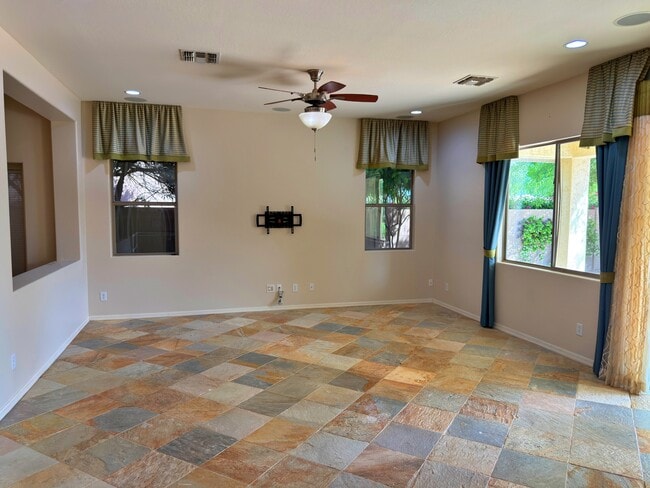 Building Photo - 737 E Charlevoix Ave