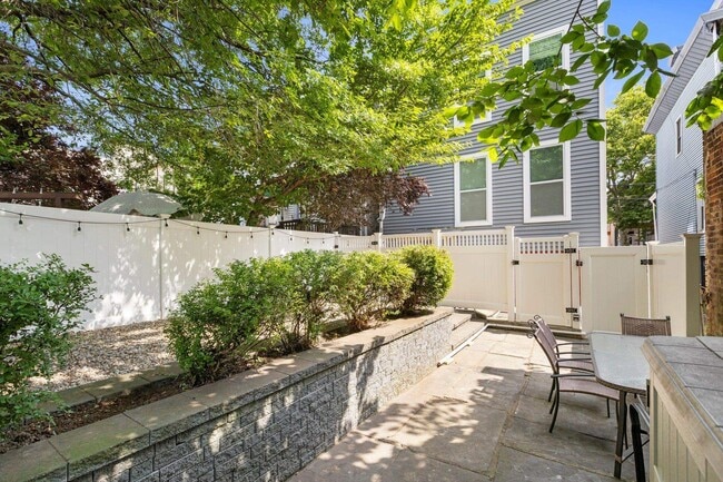 Building Photo - 61 Reservoir Ave