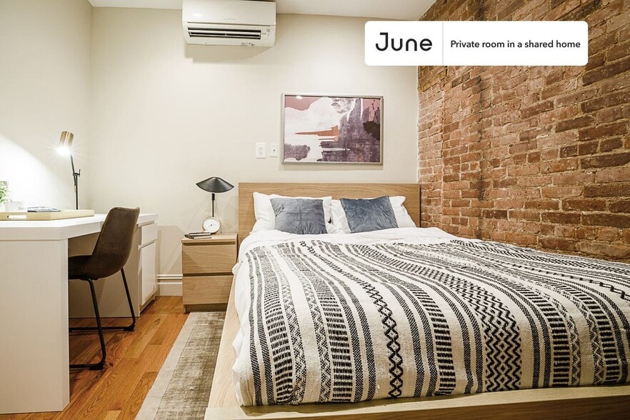 Building Photo - Room in Shared 3 bed/2 bath home